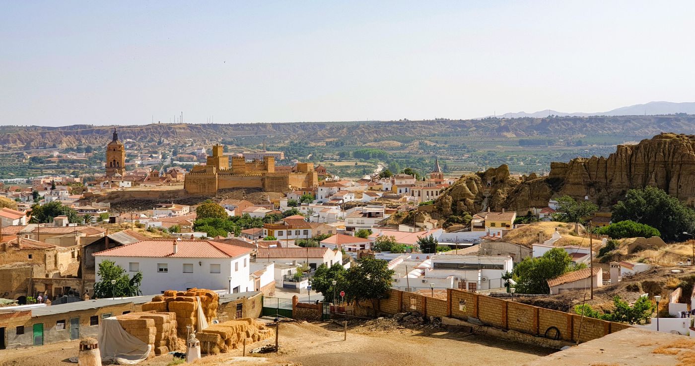 Guadix — castillo y paisaje