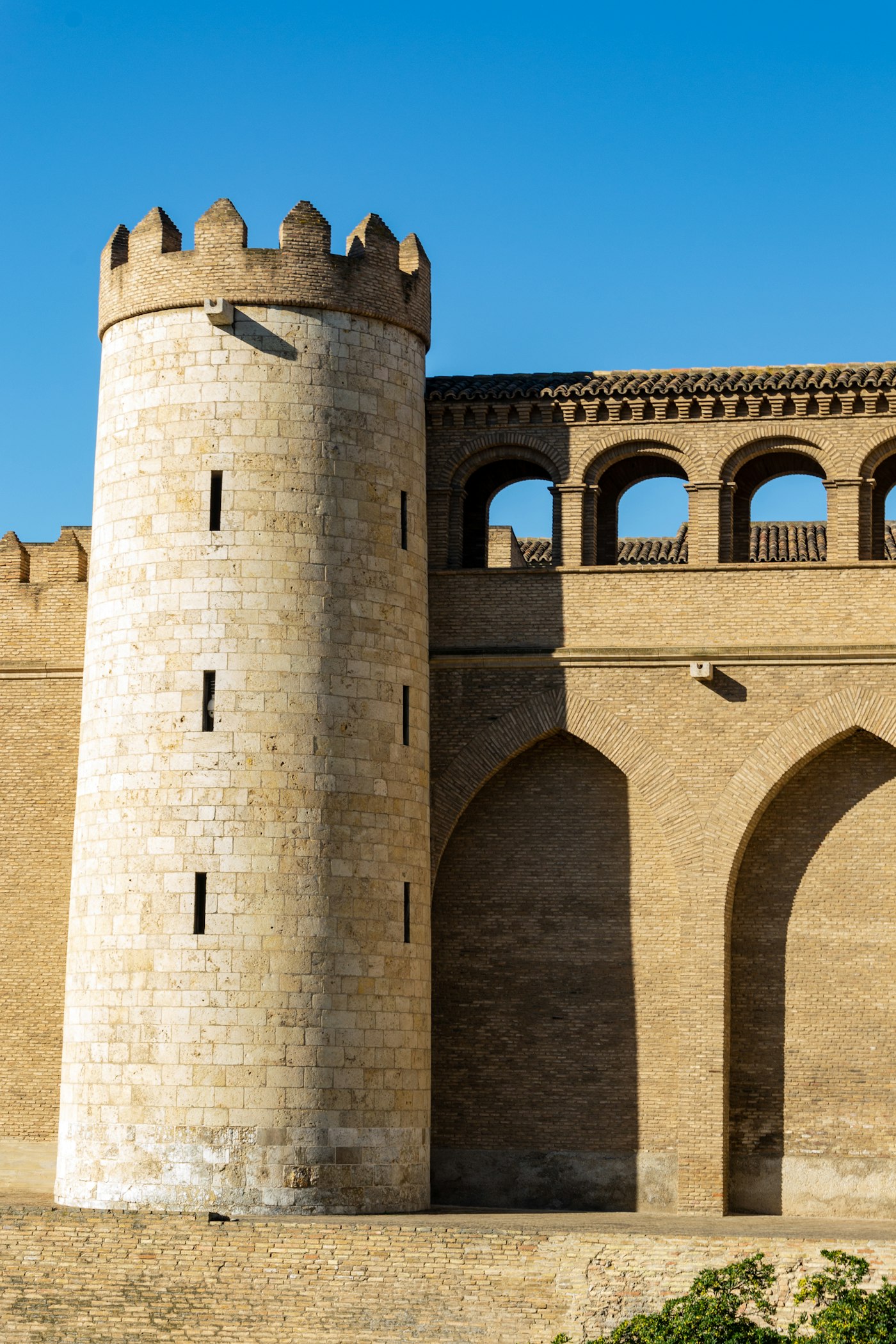 Morella — casco medieval con torre del reloj